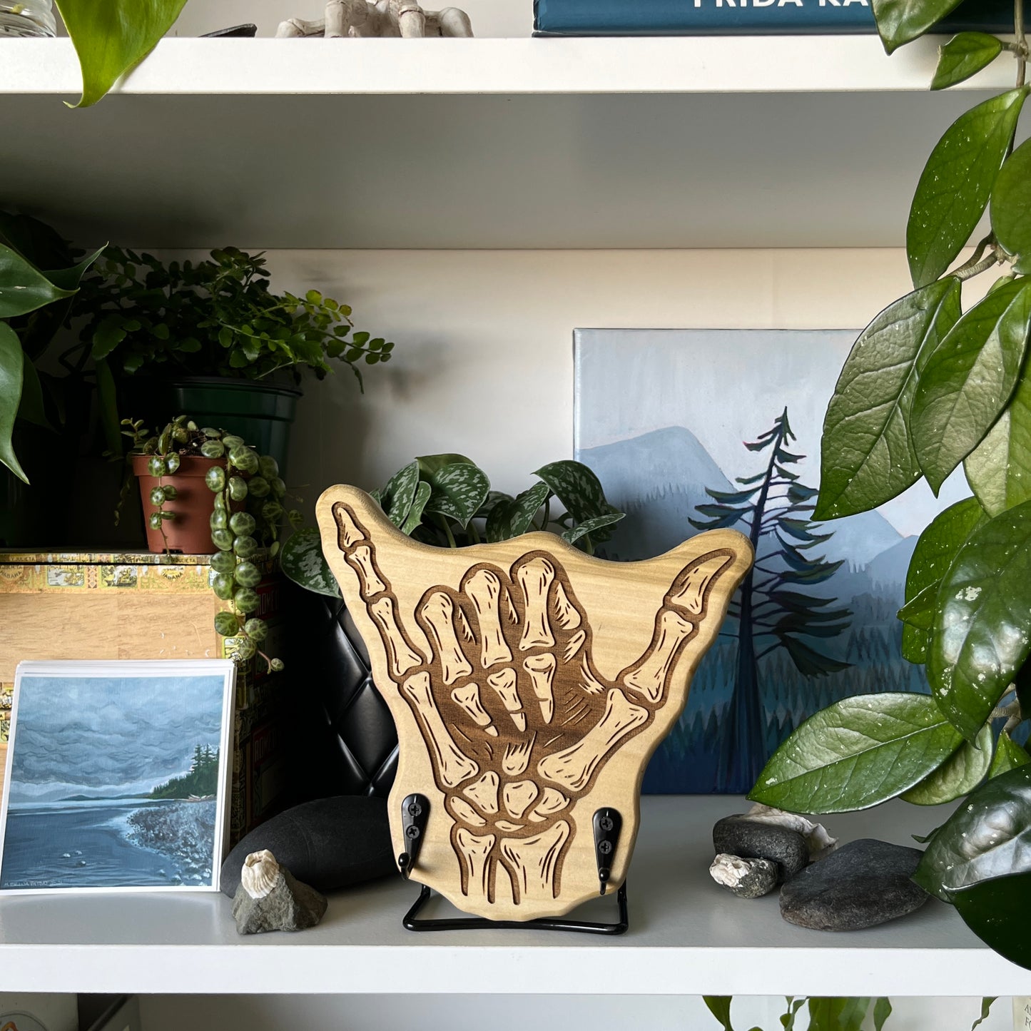 Shaka Skeleton Key Holder